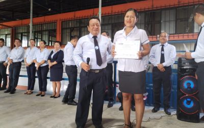 Reconocimiento en honor al esfuerzo y dedicación a estudiantes sobresalientes